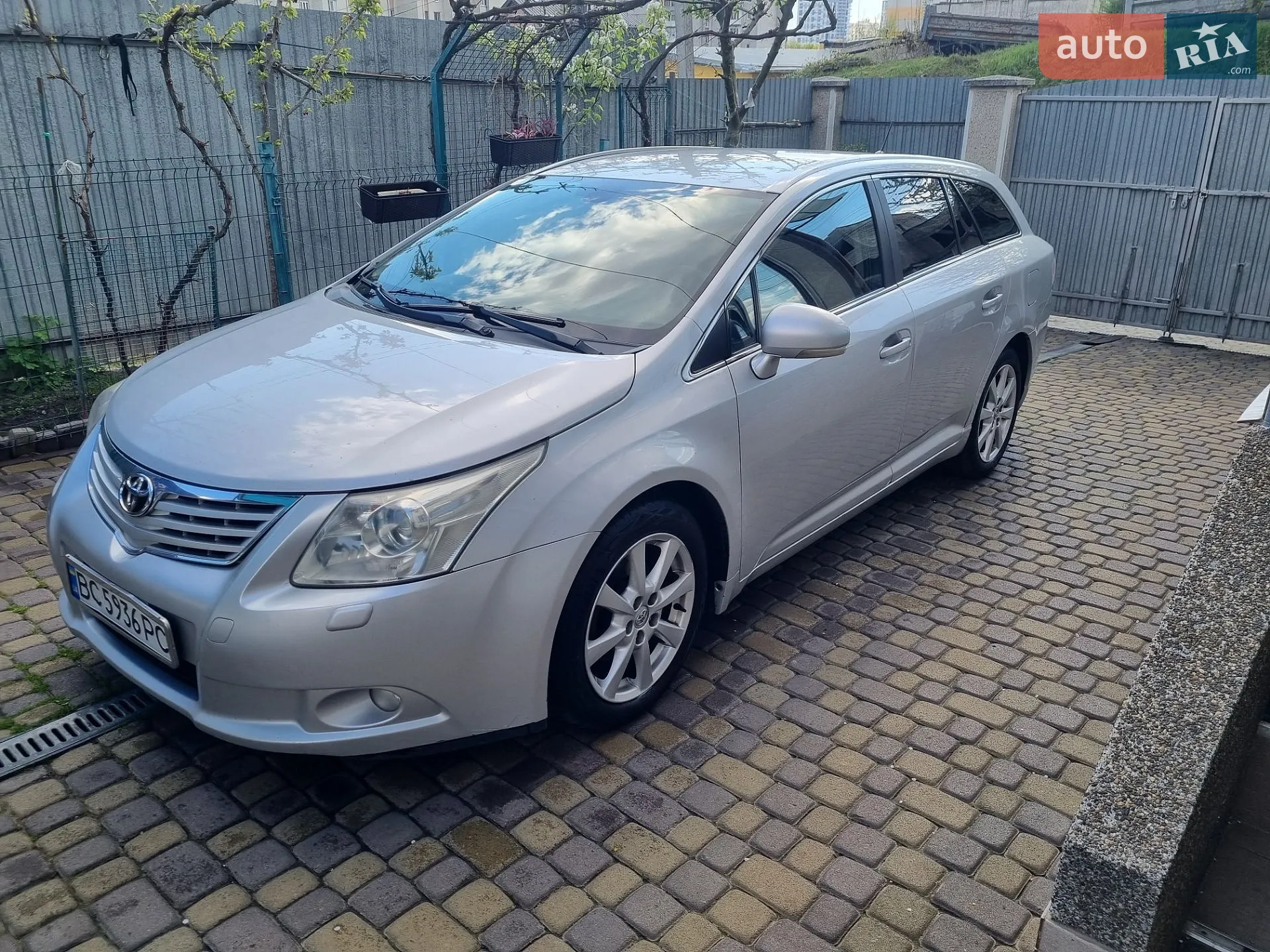 Toyota Avensis, 2011