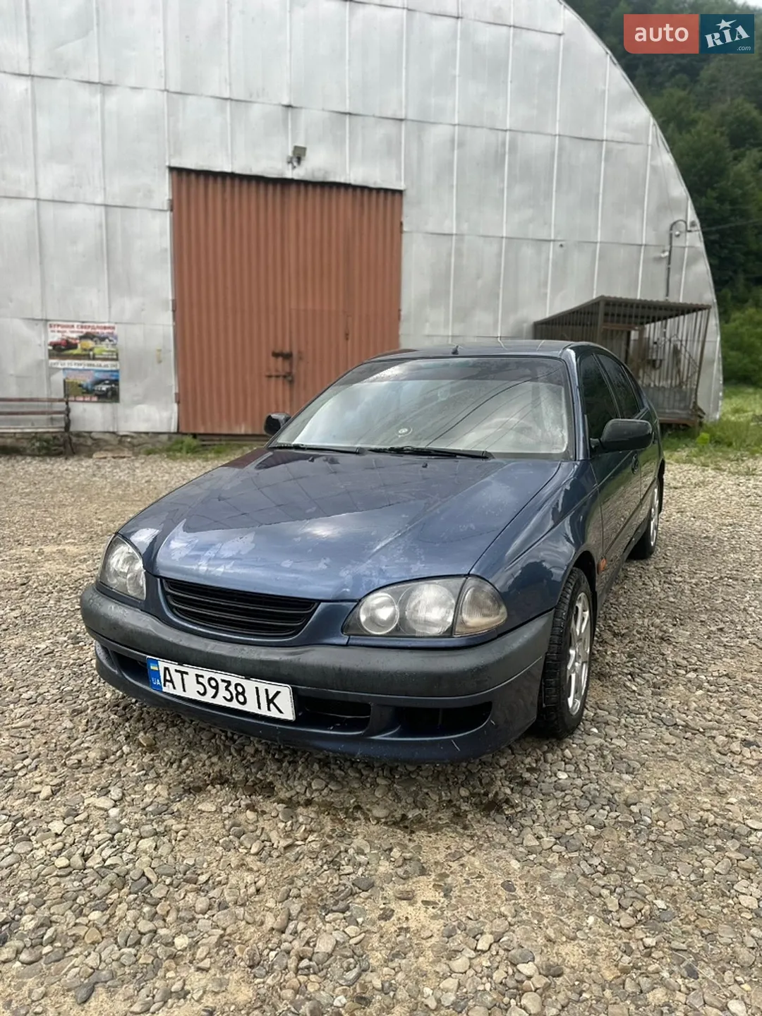 Toyota Avensis, 1999