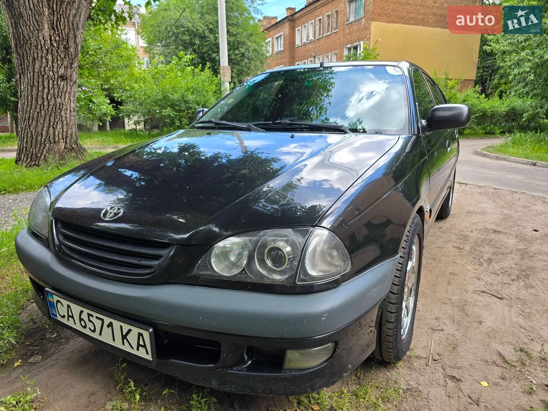 Toyota Avensis, 1998
