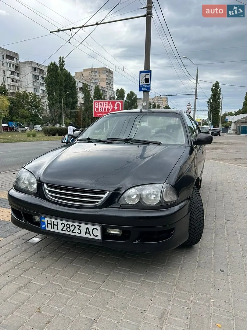 Toyota Avensis, 1998