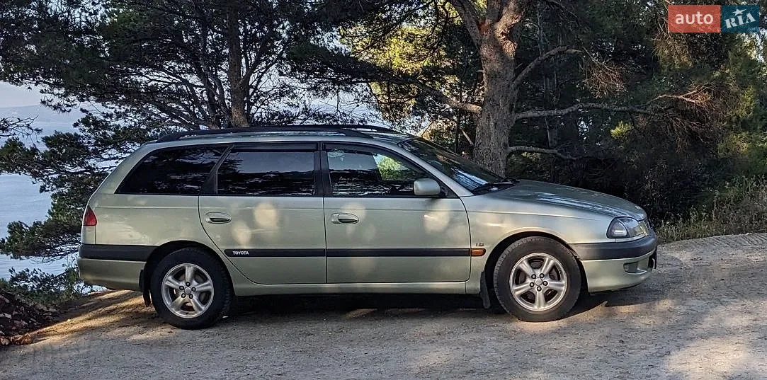 Toyota Avensis, 1998