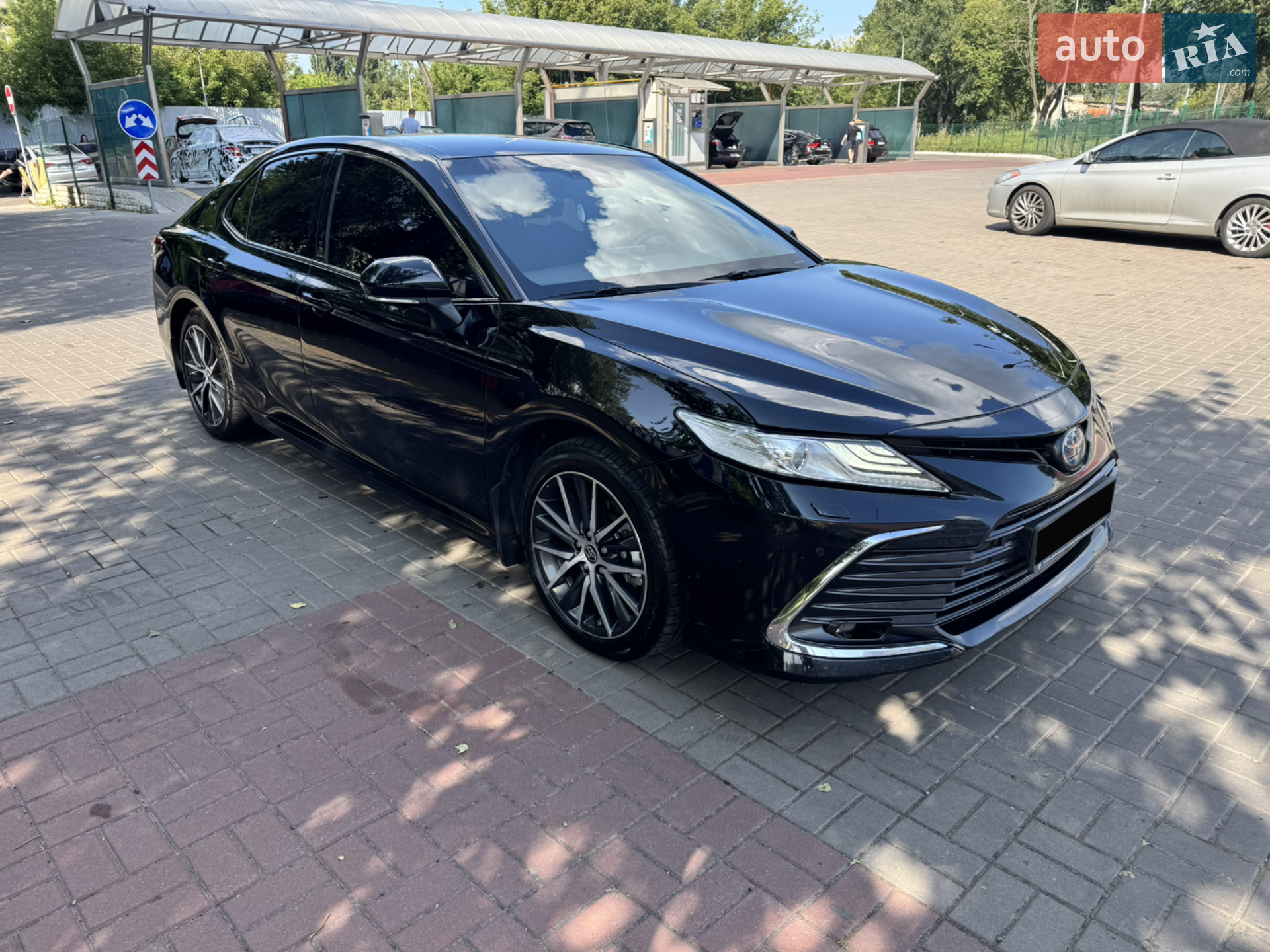 Toyota Camry 2021 — 1
