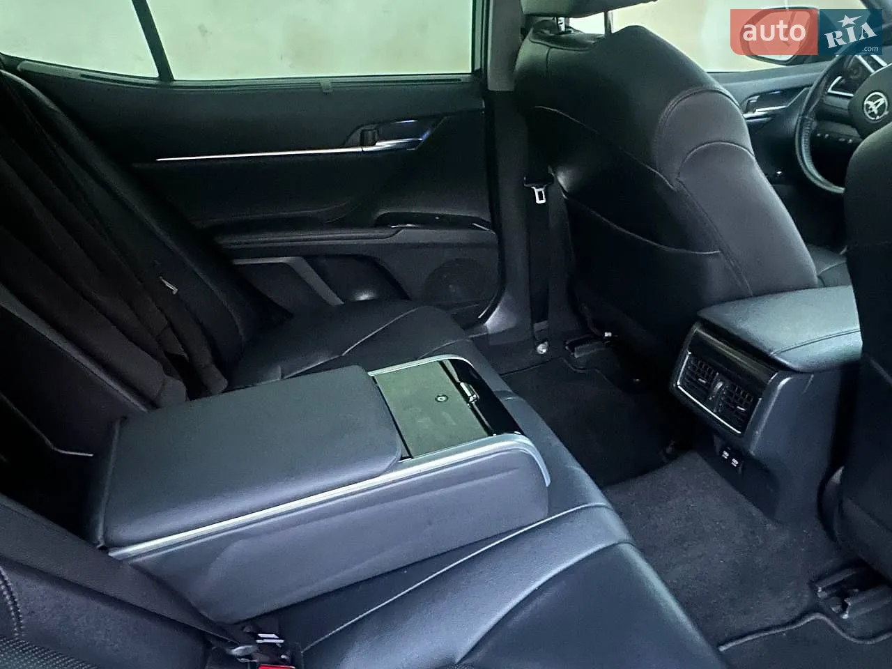 Toyota Camry, 2018