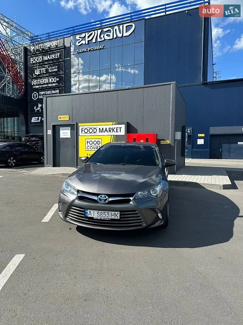 Toyota Camry, 2016