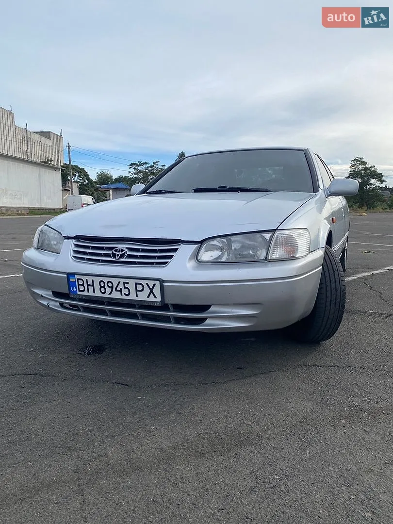 Toyota Camry, 1998