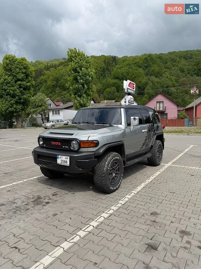 Toyota FJ Cruiser, 2012
