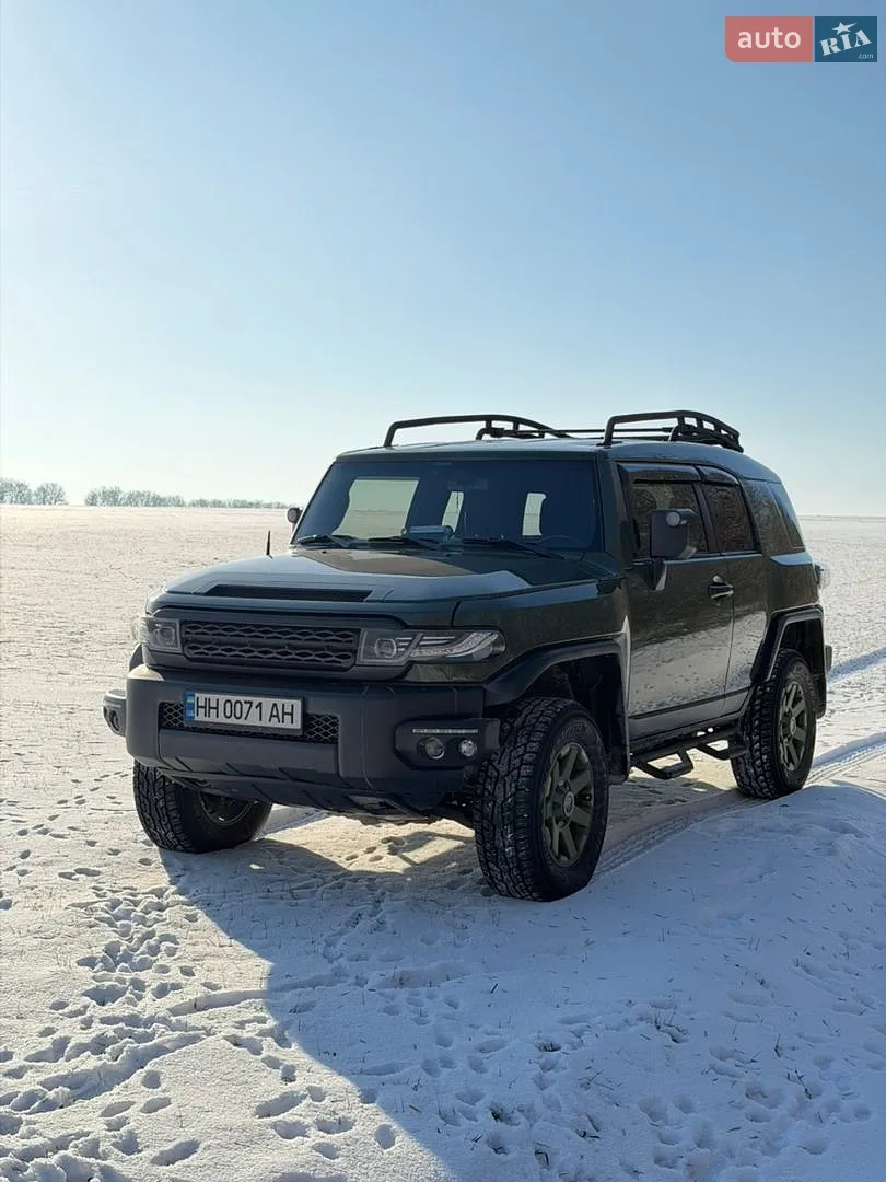 Toyota FJ Cruiser, 2011