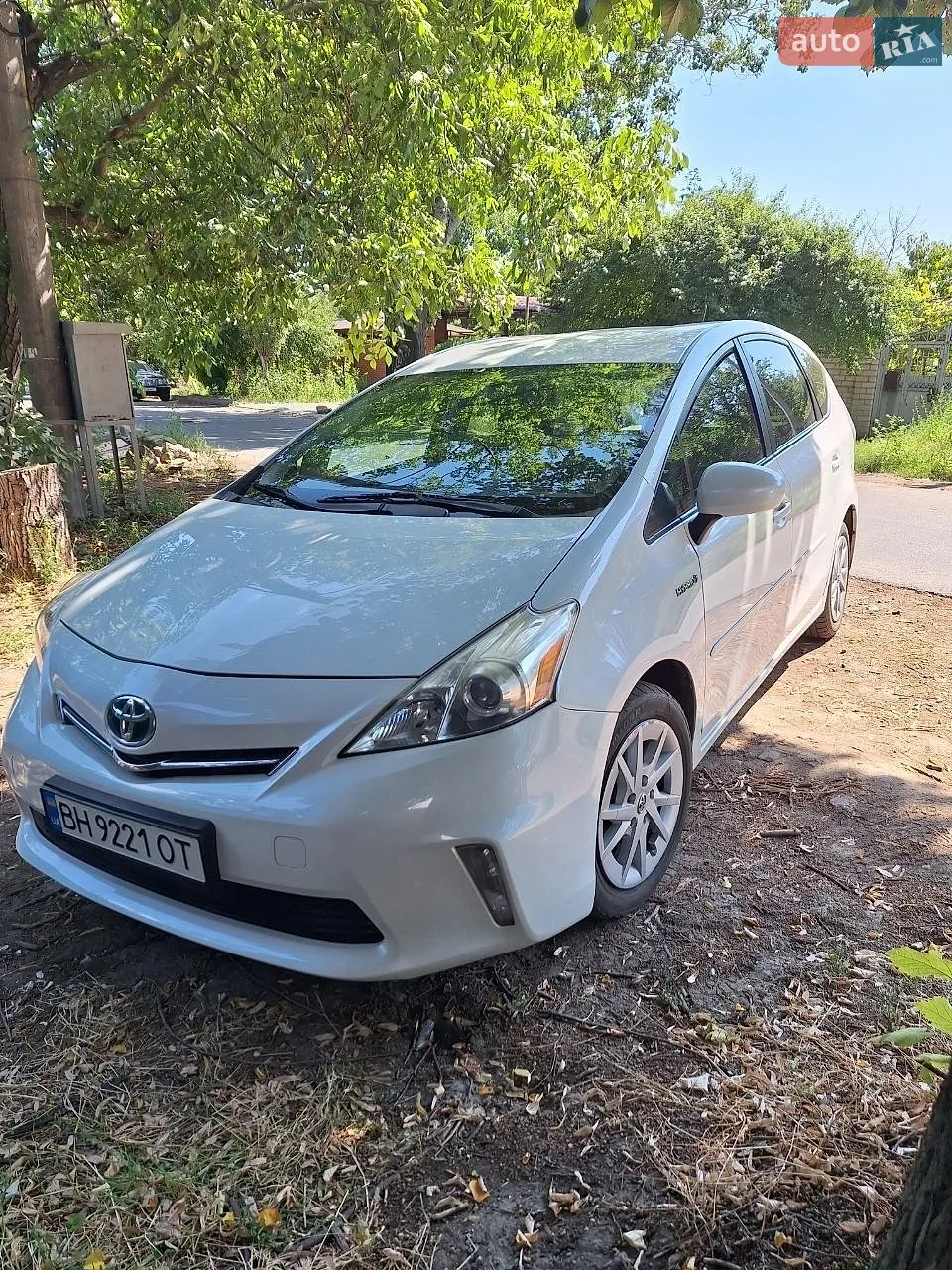 Toyota Prius v, 2012