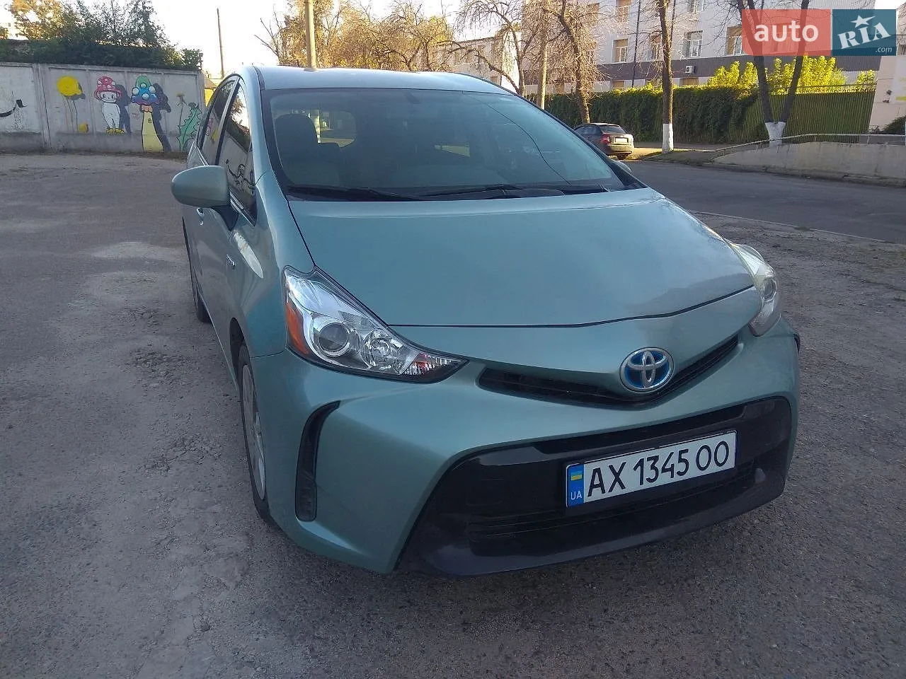 Toyota Prius v, 2014