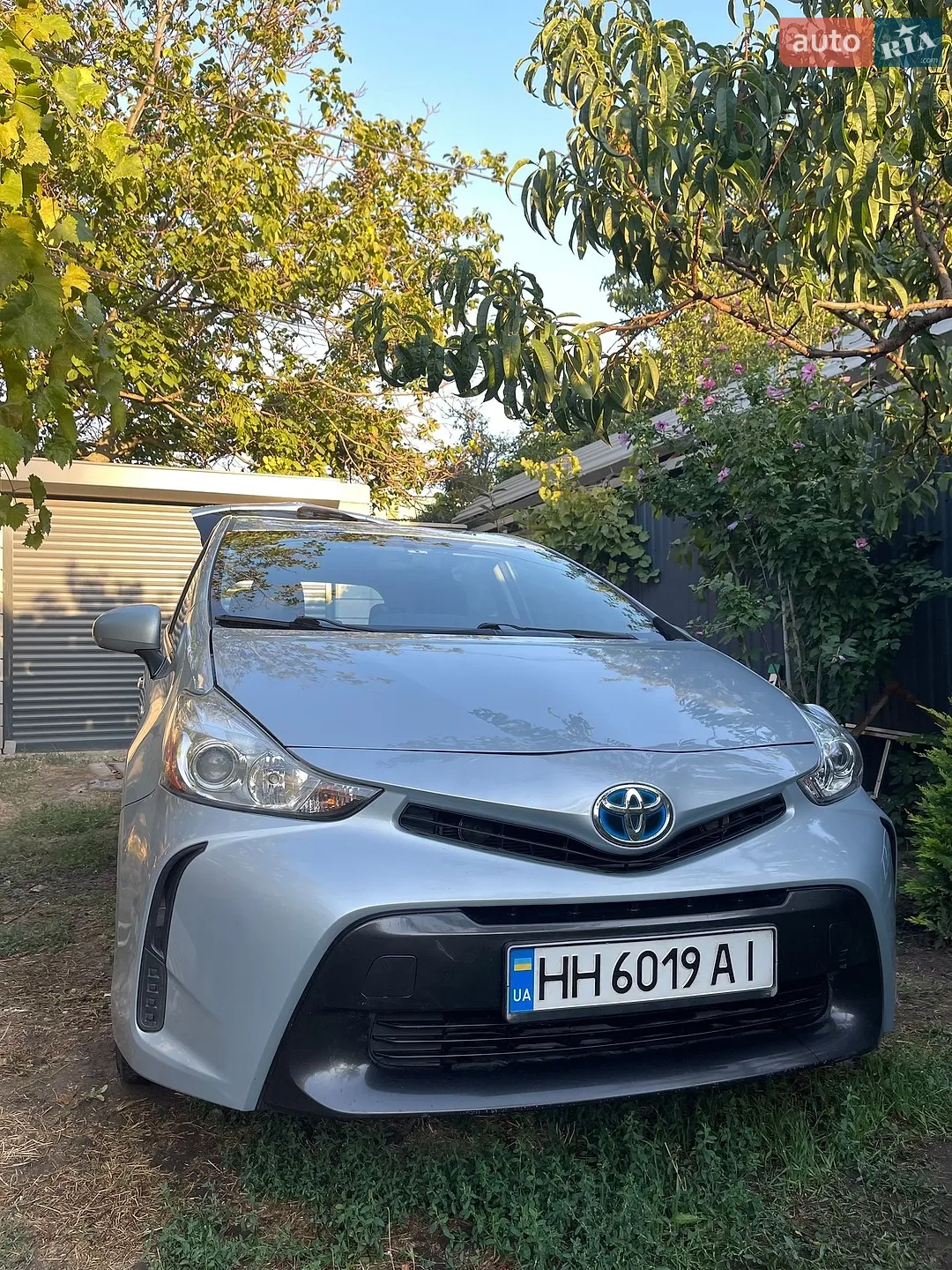 Toyota Prius v, 2015