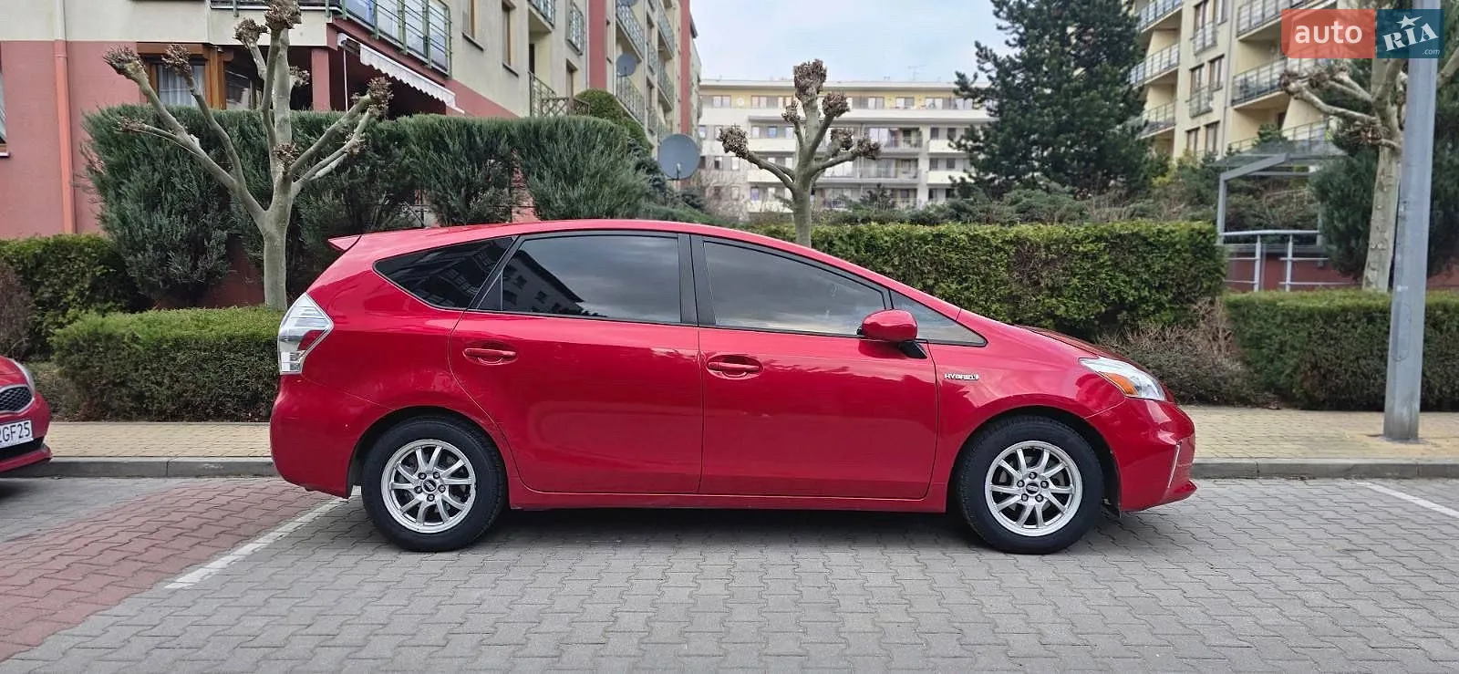 Toyota Prius v, 2012