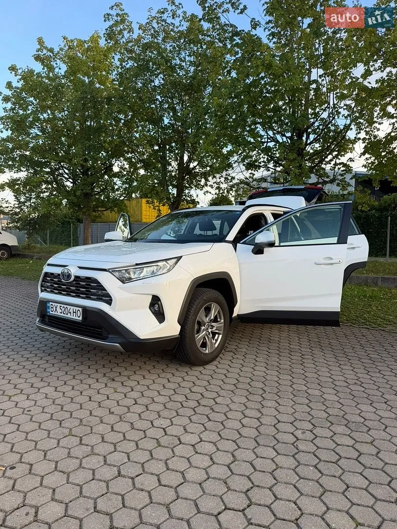 Toyota RAV4, 2023