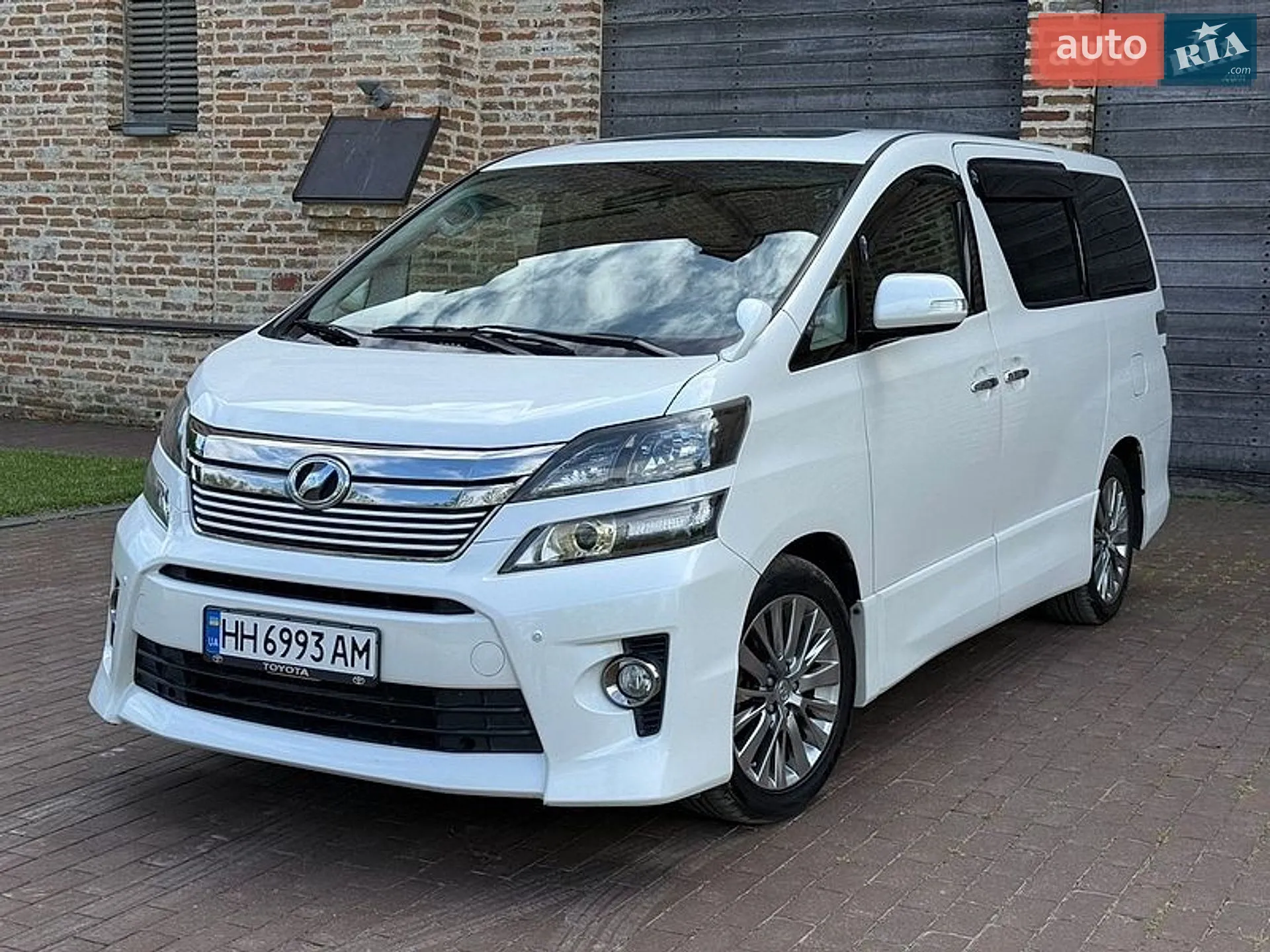 Toyota Vellfire, 2013