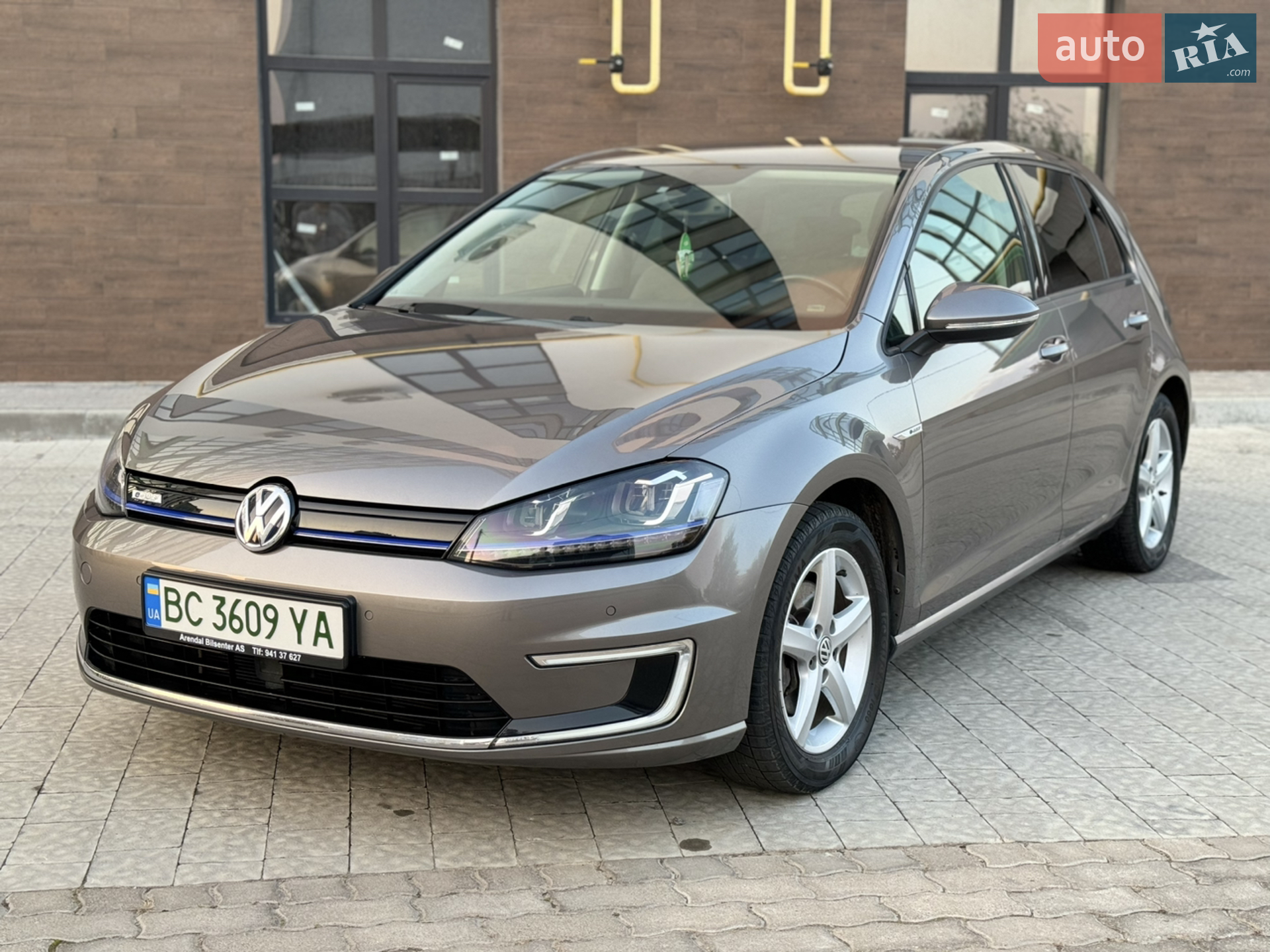 Volkswagen e-Golf, 2015
