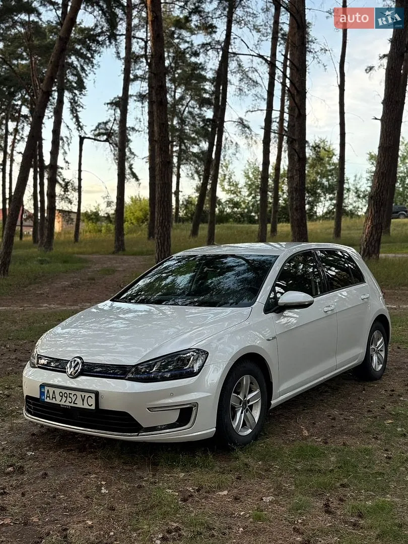 Volkswagen e-Golf, 2015