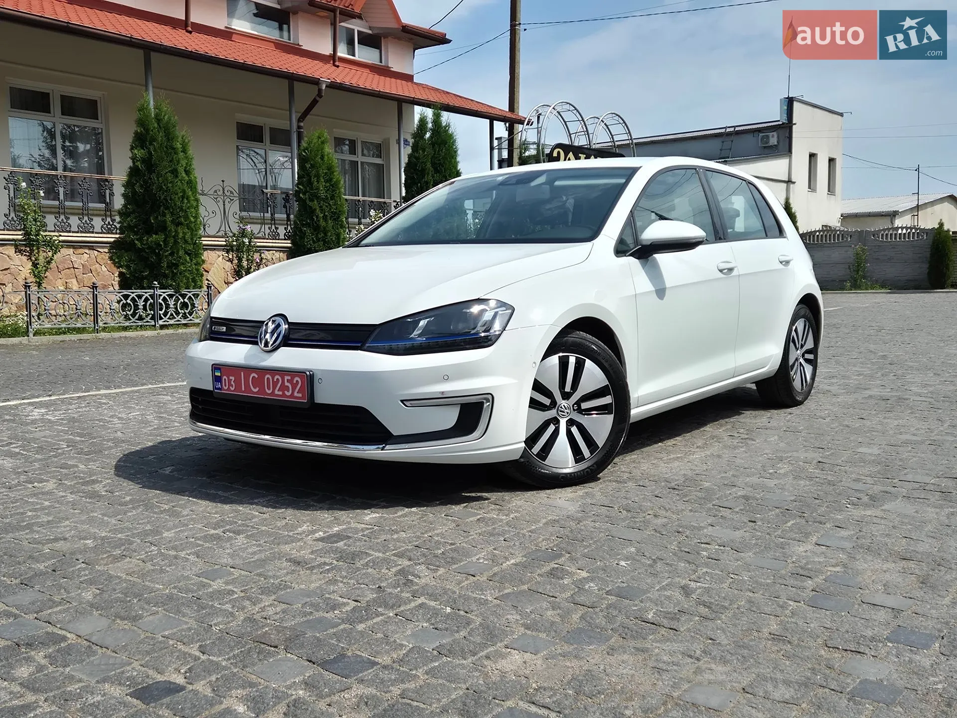 Volkswagen e-Golf, 2015