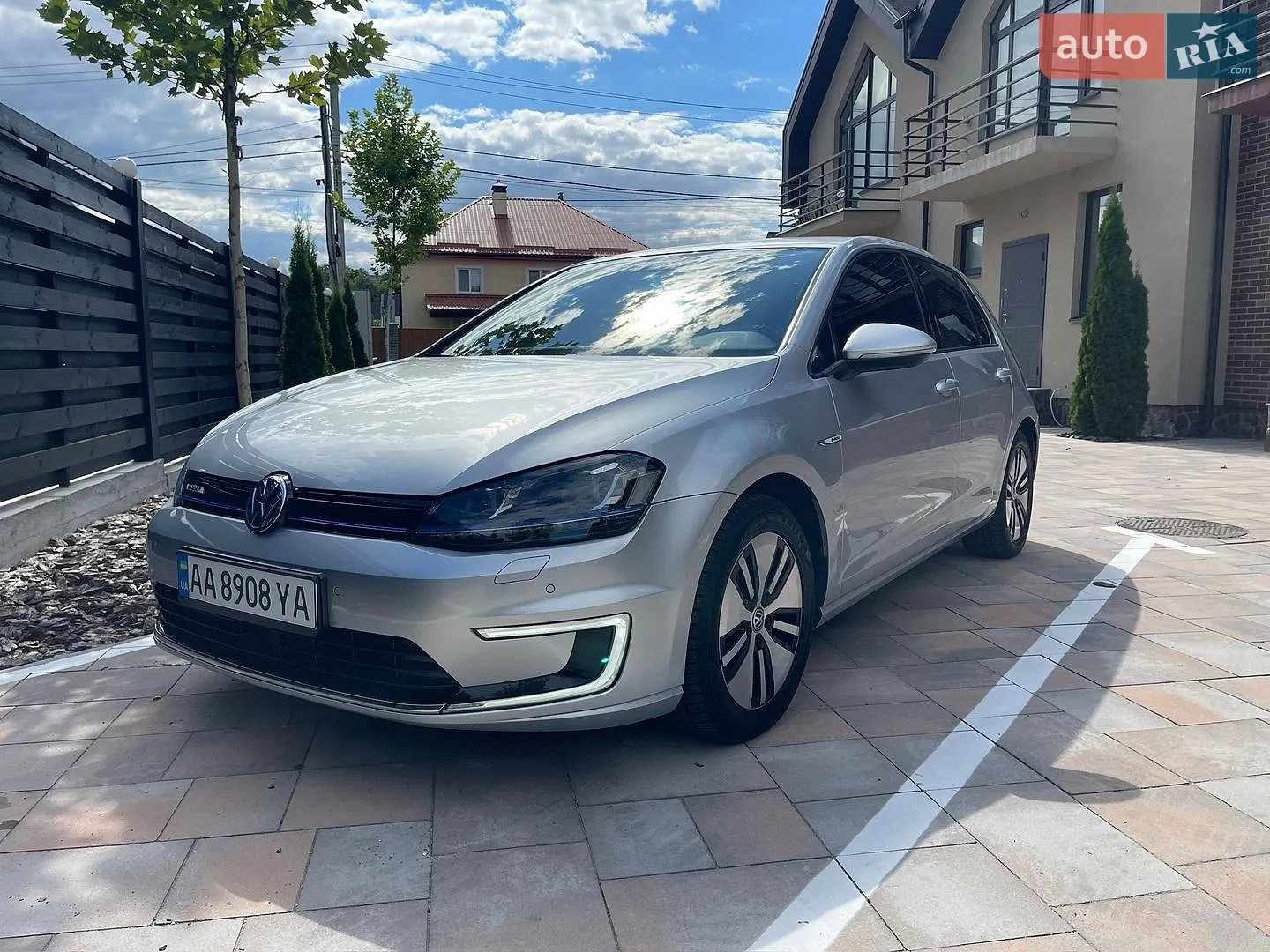 Volkswagen e-Golf, 2015