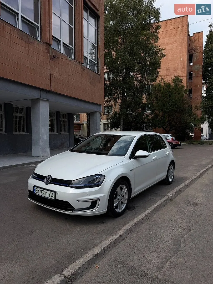 Volkswagen e-Golf, 2015