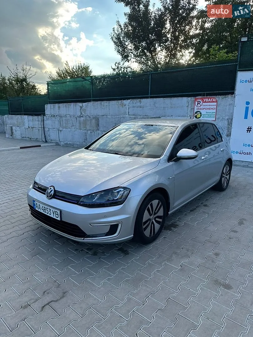 Volkswagen e-Golf, 2015