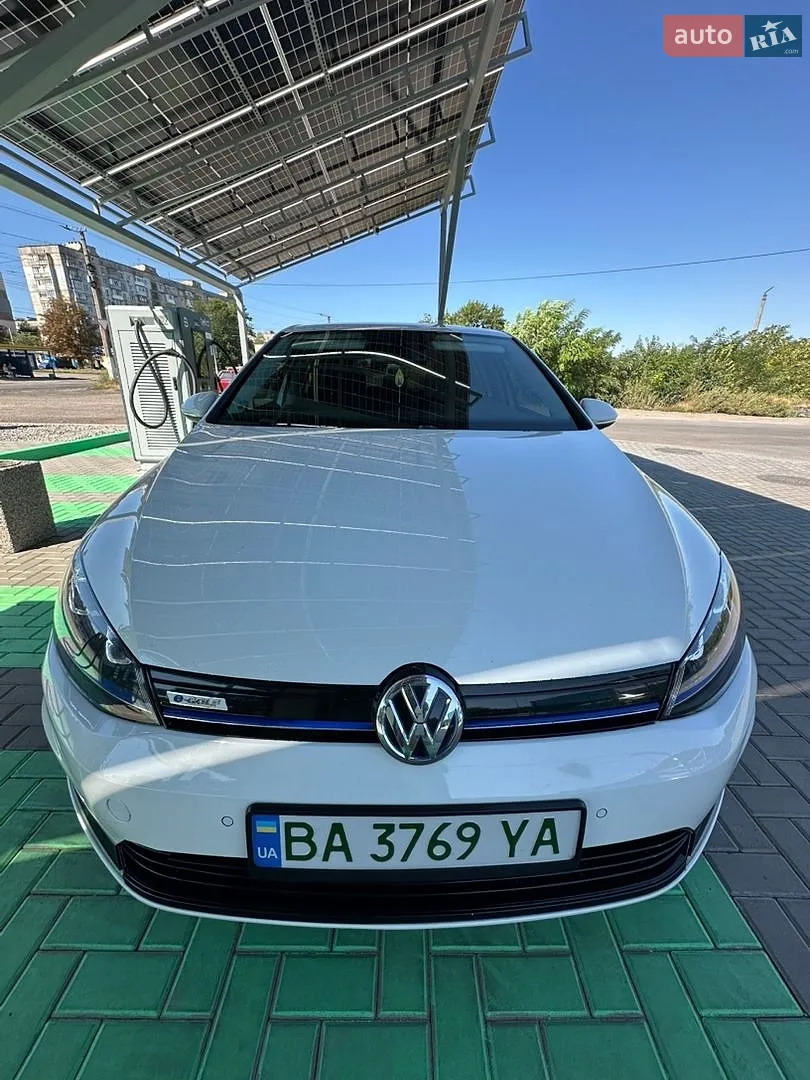 Volkswagen e-Golf, 2015
