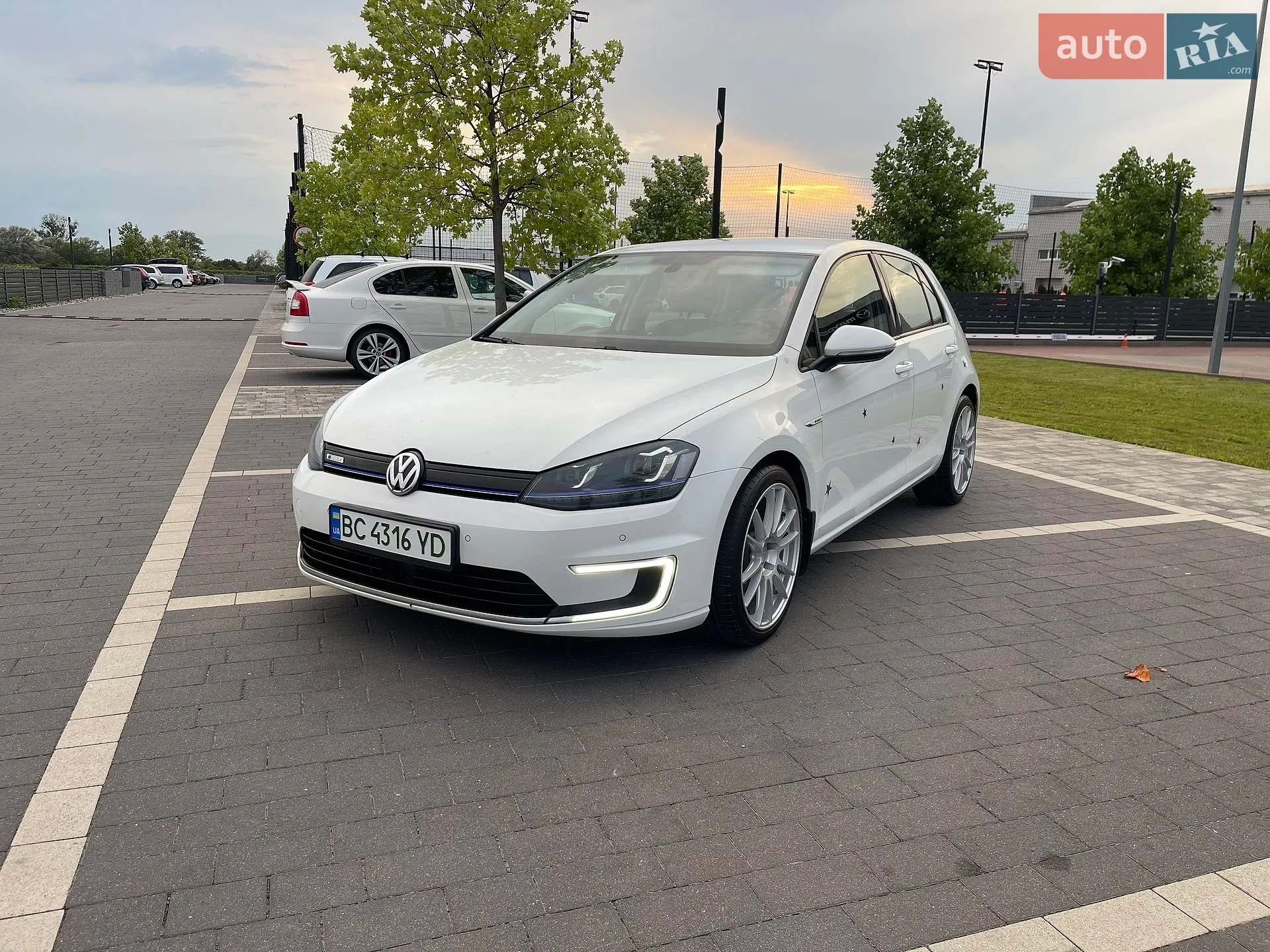 Volkswagen e-Golf, 2015