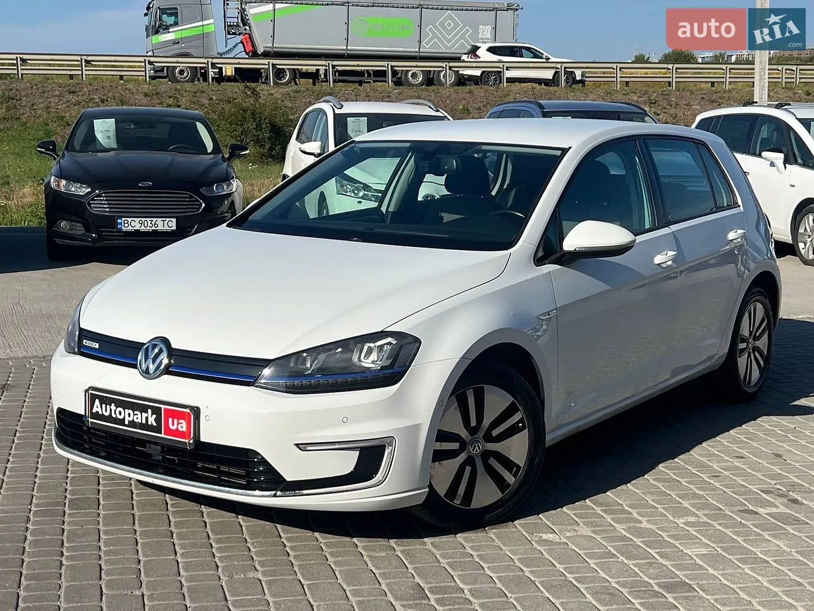 Volkswagen e-Golf, 2014
