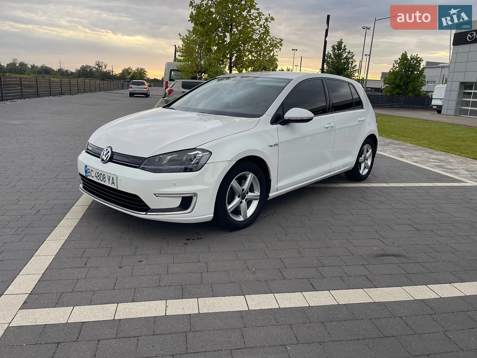 Volkswagen e-Golf, 2015