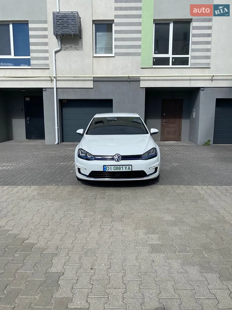Volkswagen e-Golf, 2015