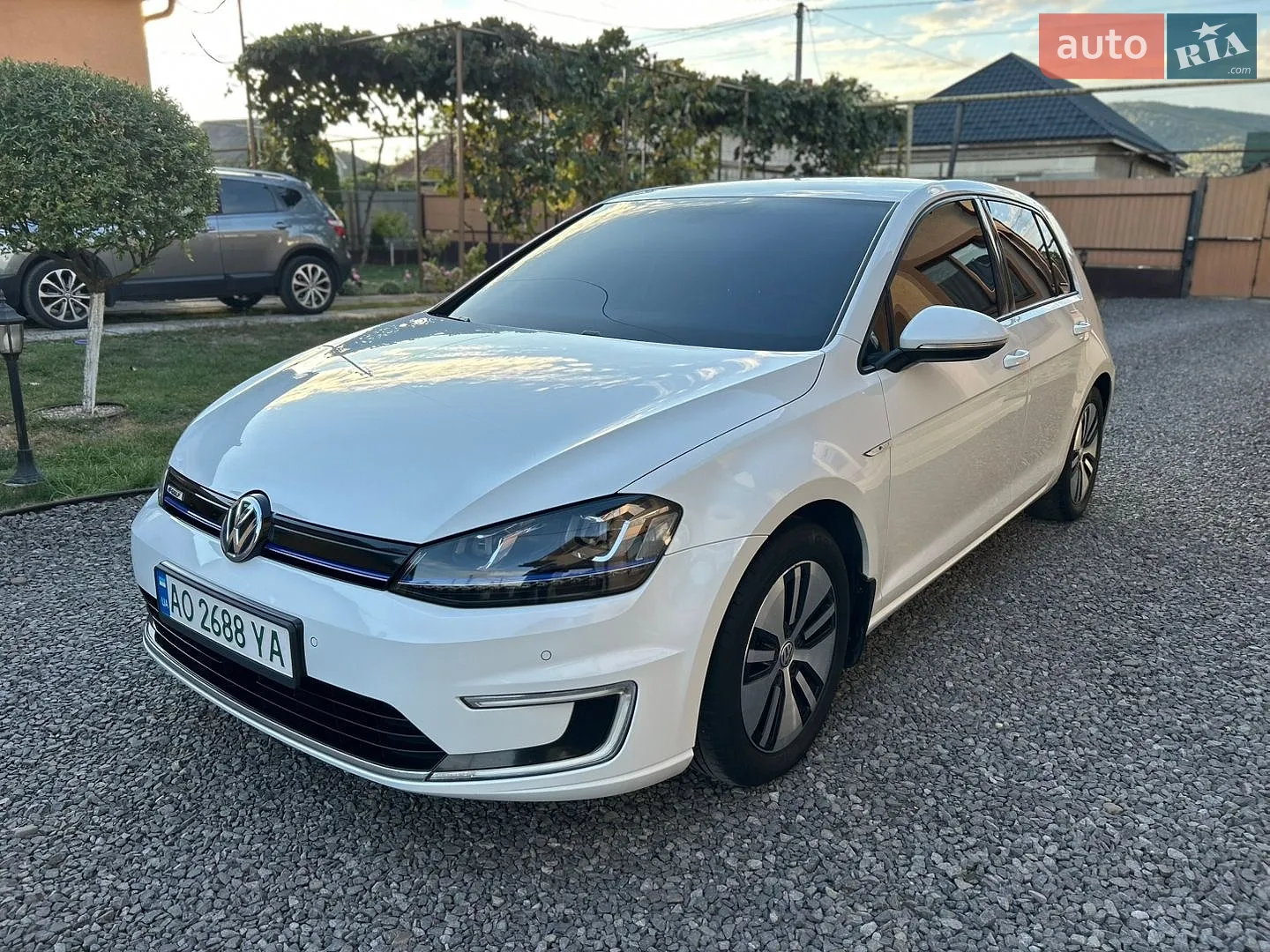Volkswagen e-Golf, 2015