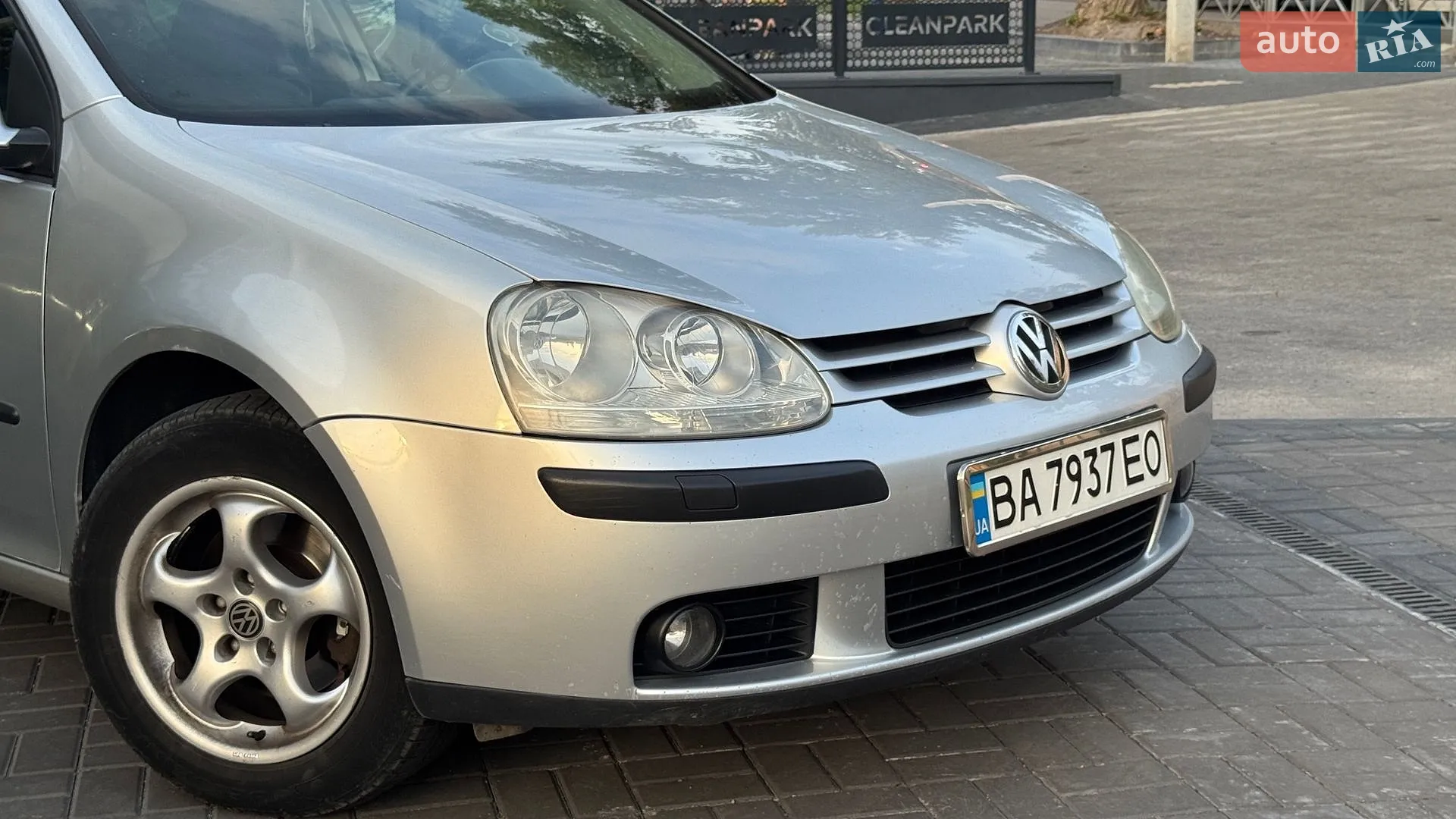 Volkswagen Golf, 2004