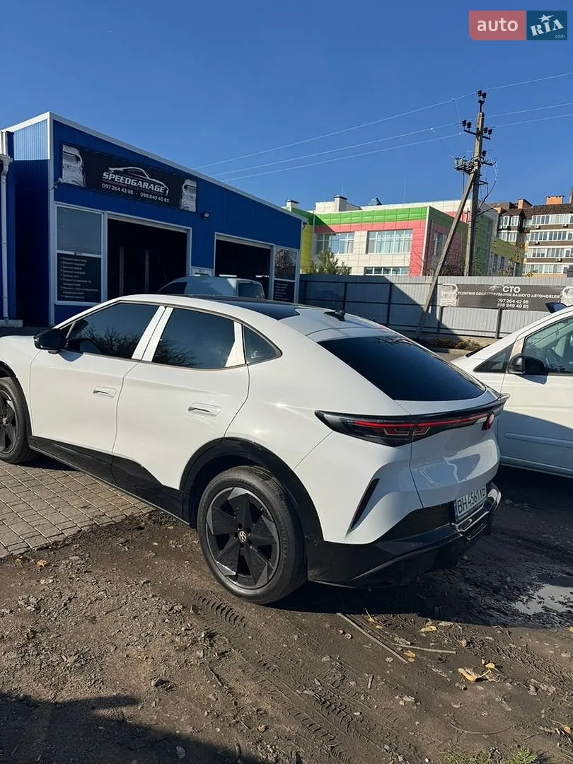 Volkswagen ID. UNYX, 2025