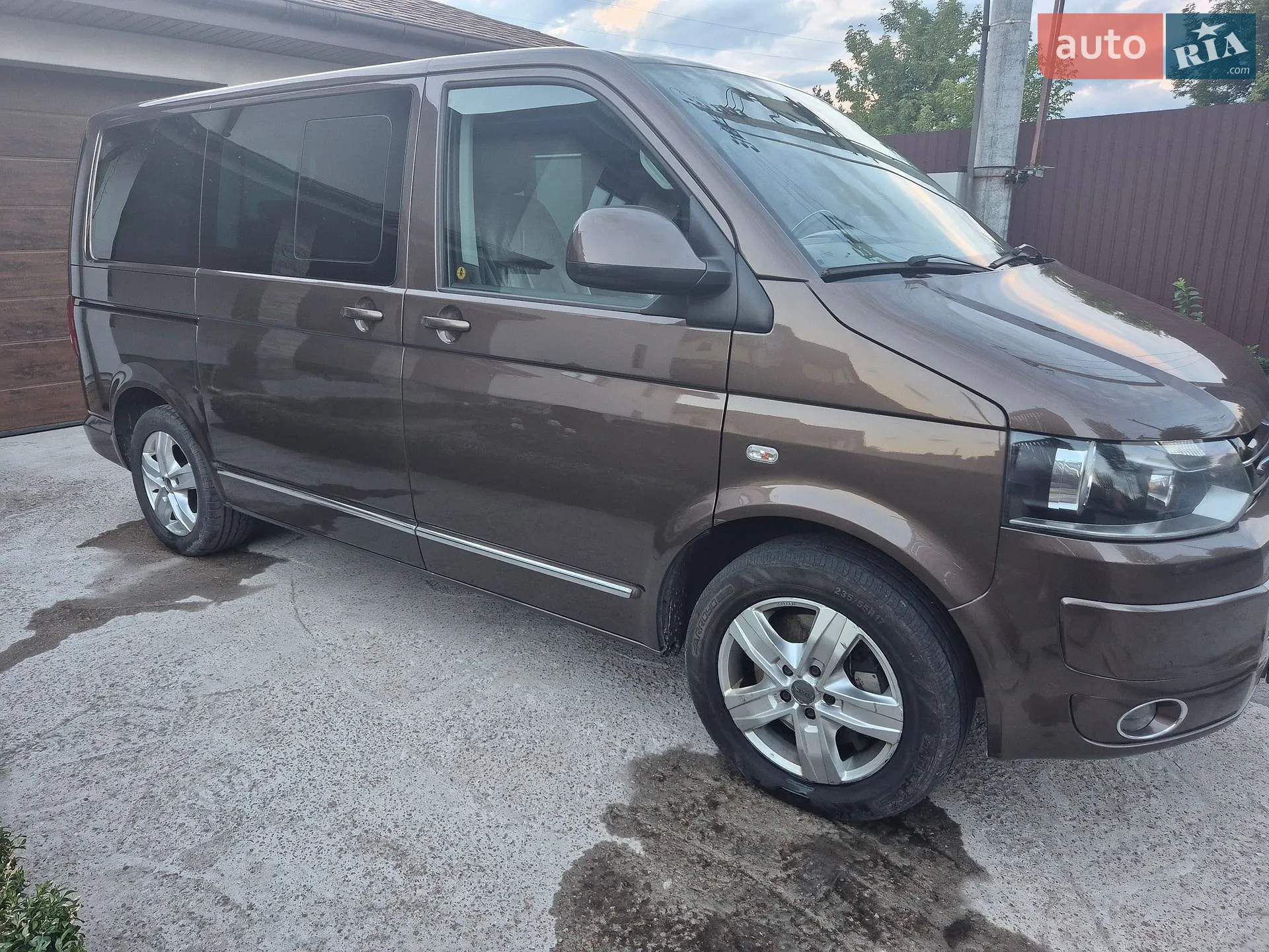 Volkswagen Multivan 2010 — 1