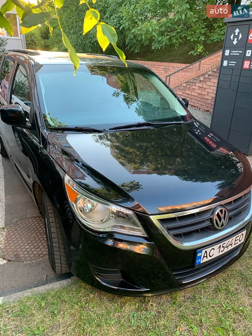 Volkswagen Routan, 2012