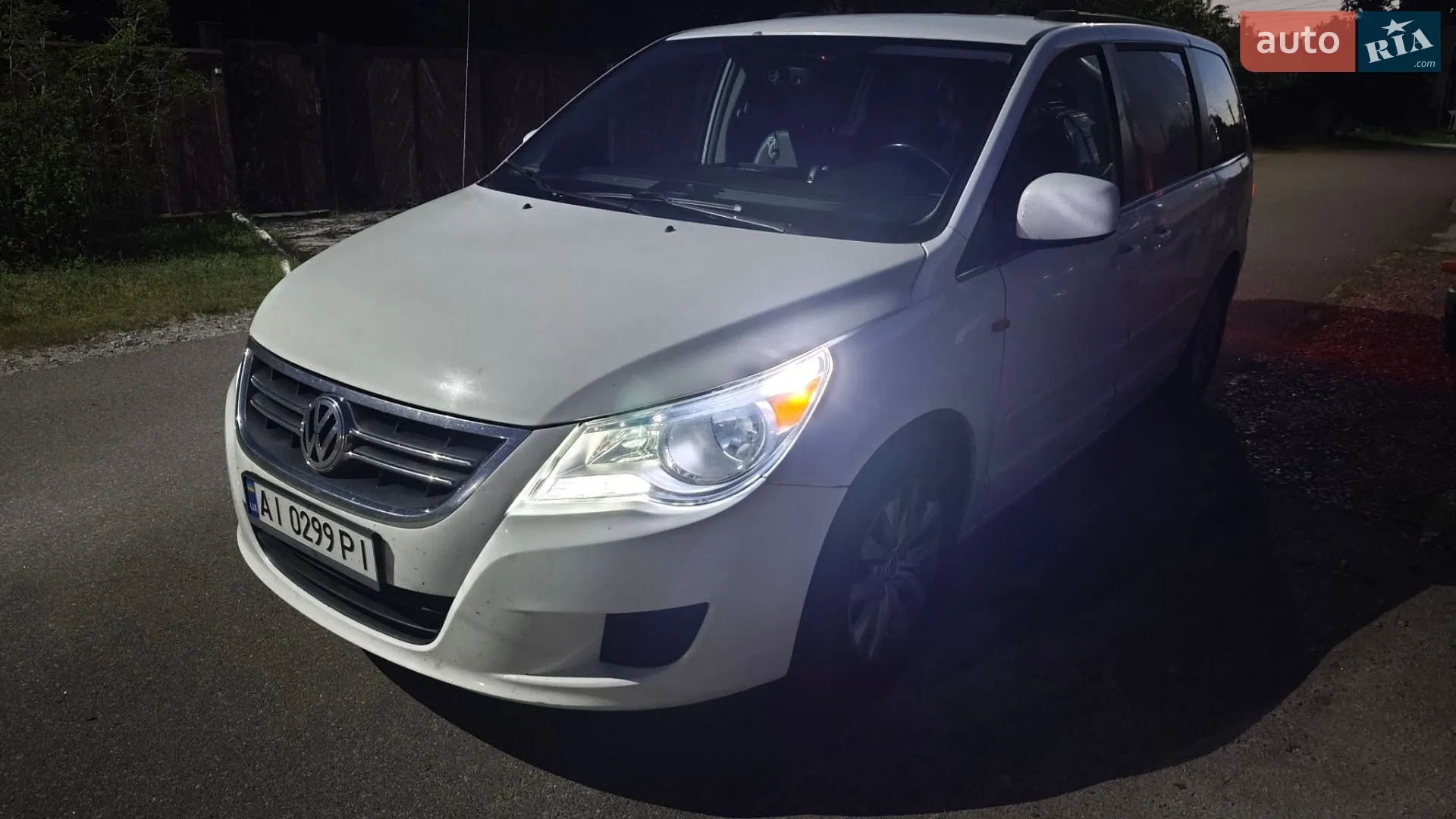 Volkswagen Routan, 2013
