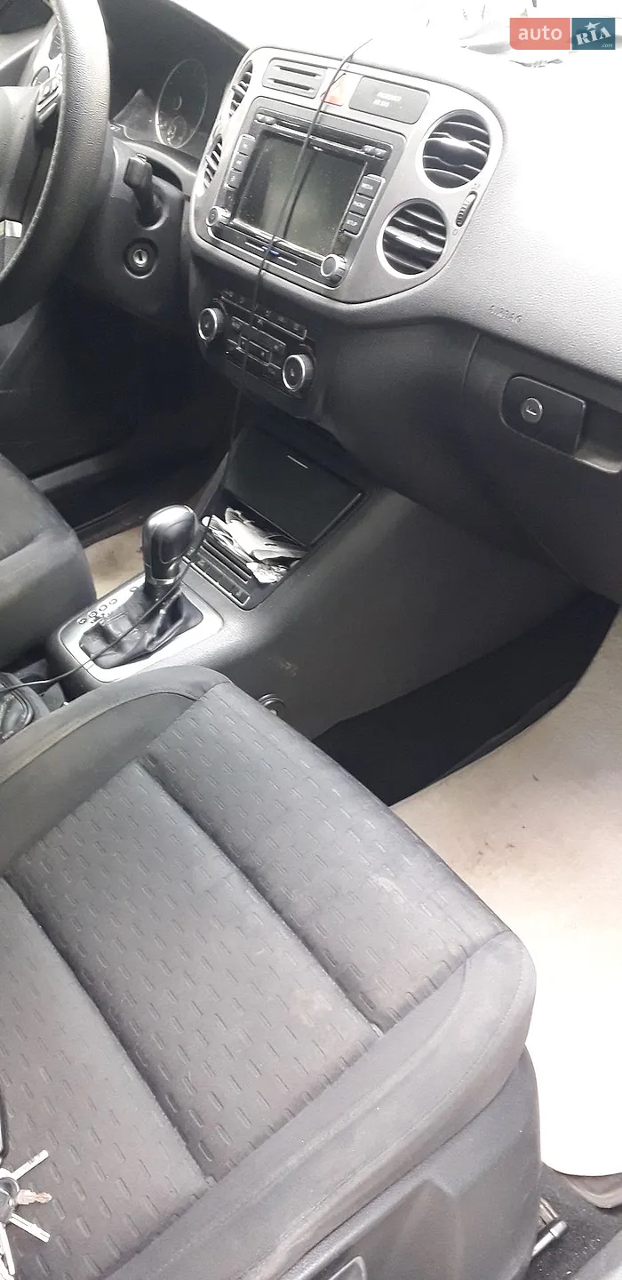 Volkswagen Tiguan, 2011