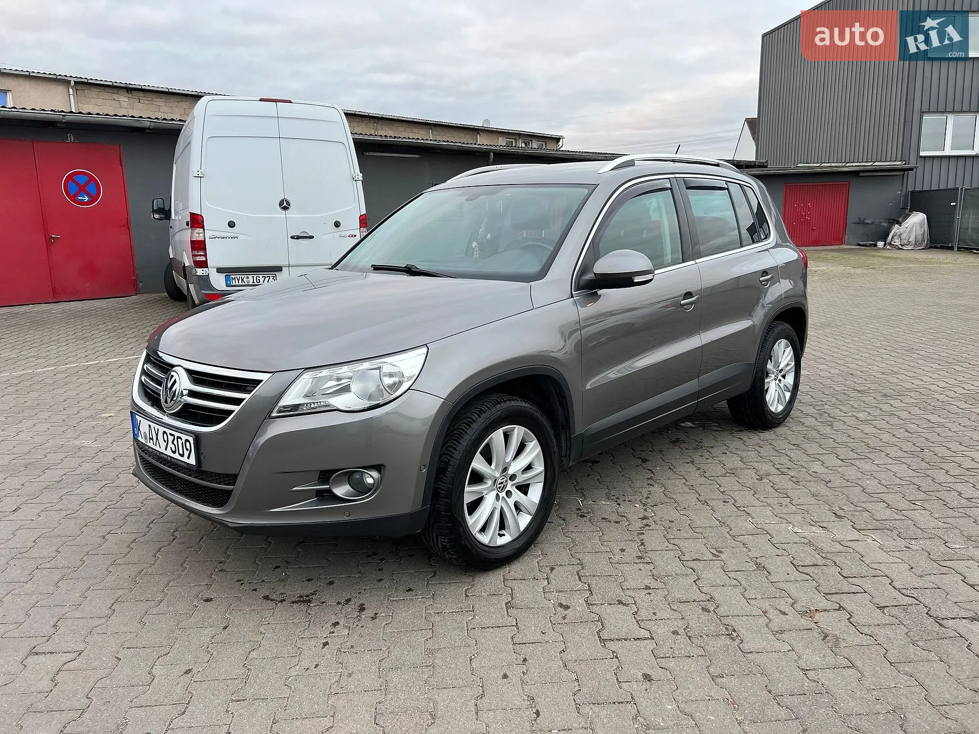 Volkswagen Tiguan, 2011