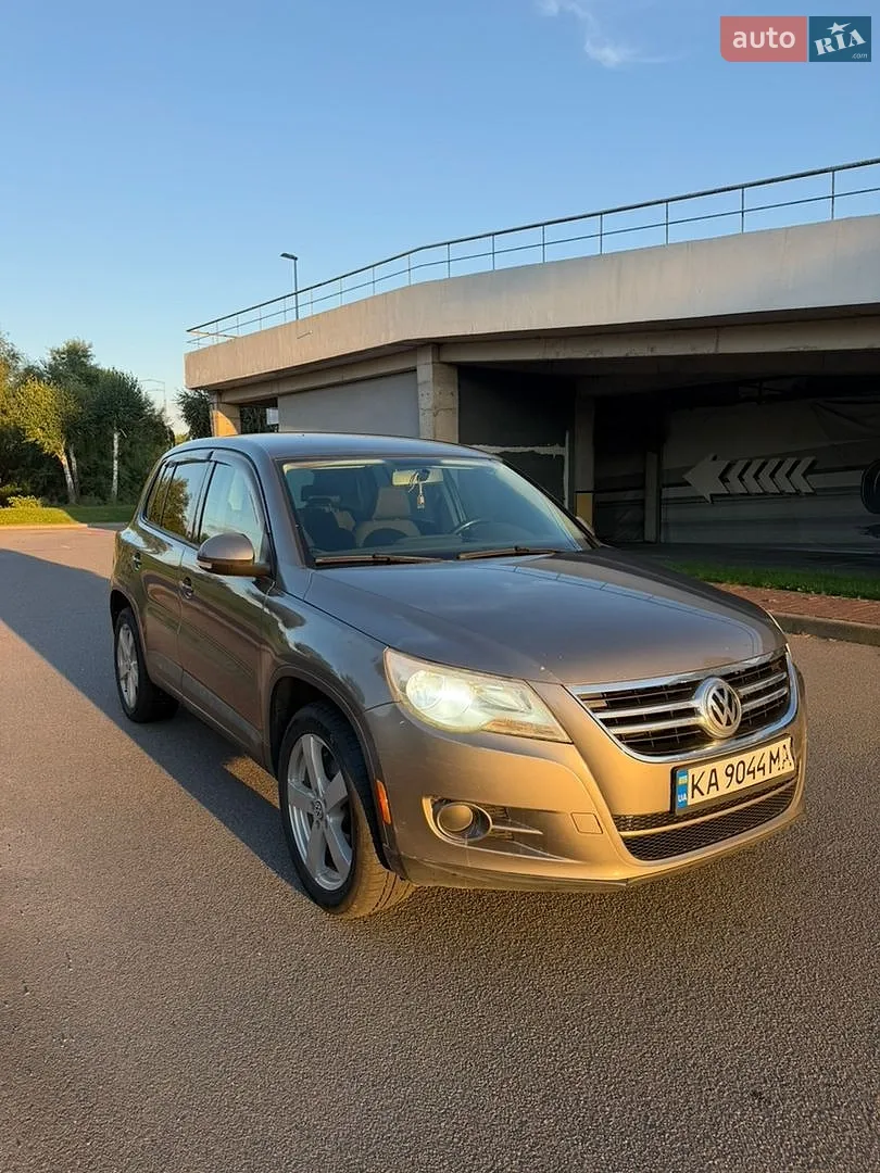 Volkswagen Tiguan, 2011