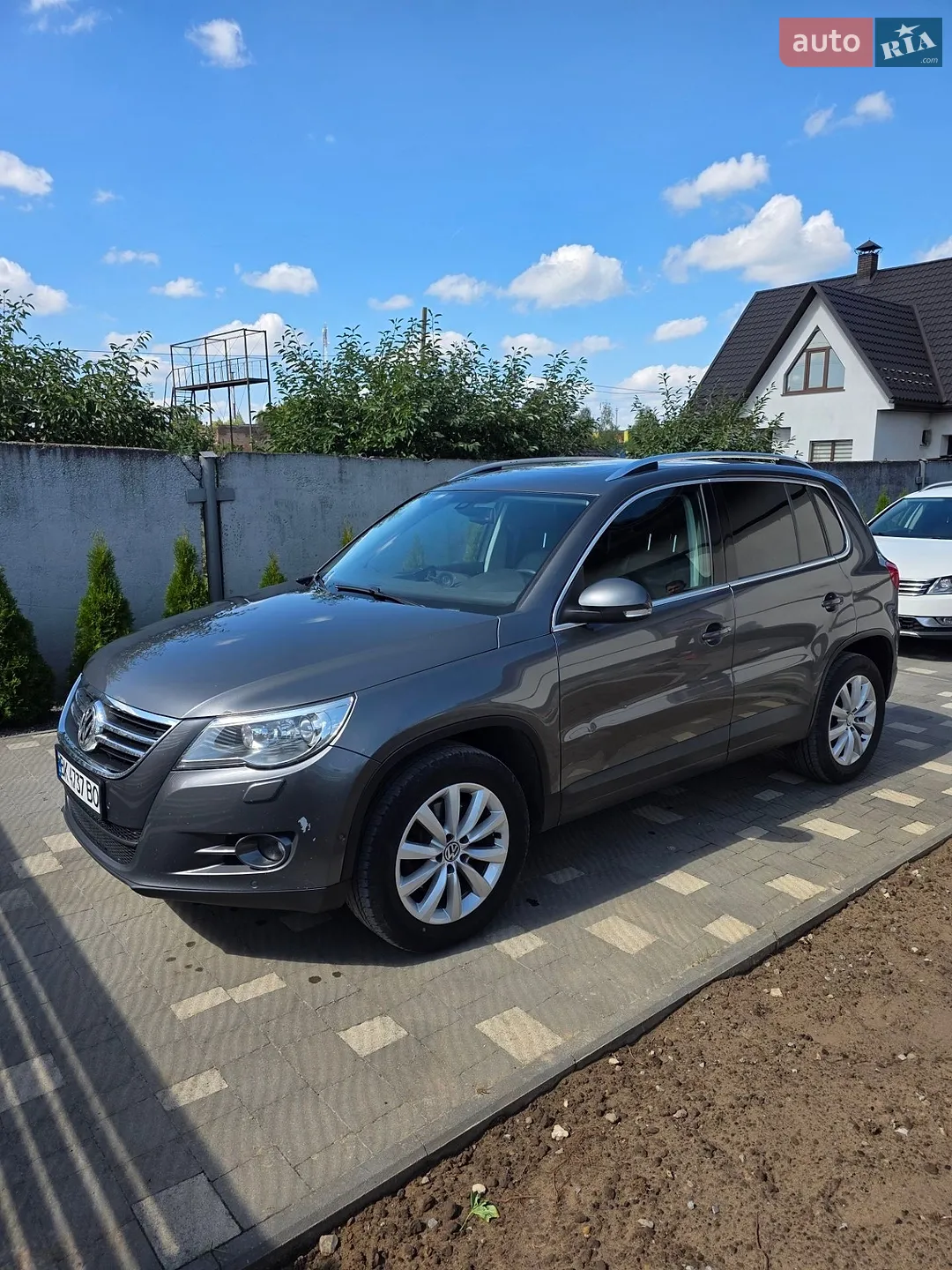 Volkswagen Tiguan, 2011