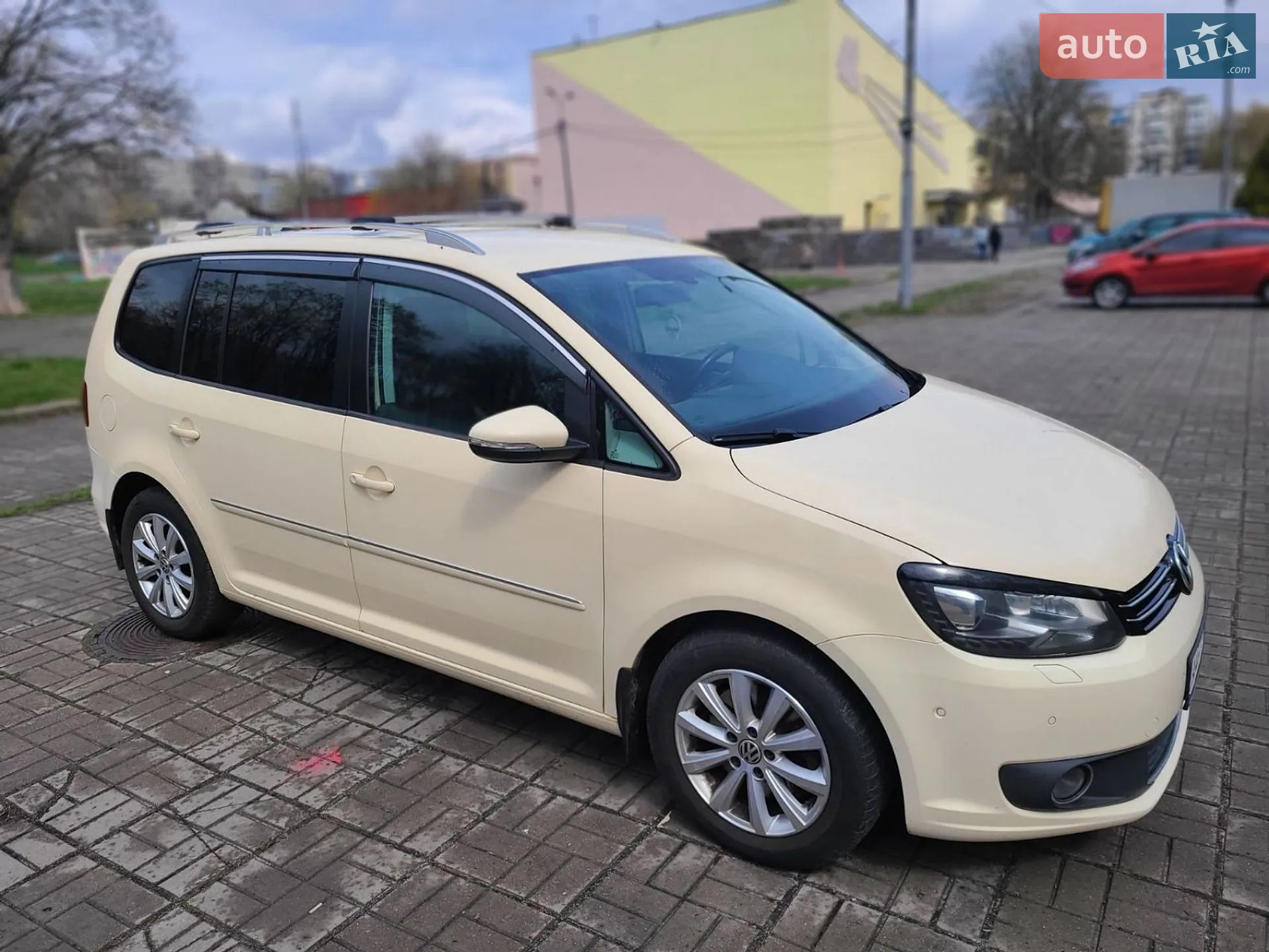 Volkswagen Touran, 2011
