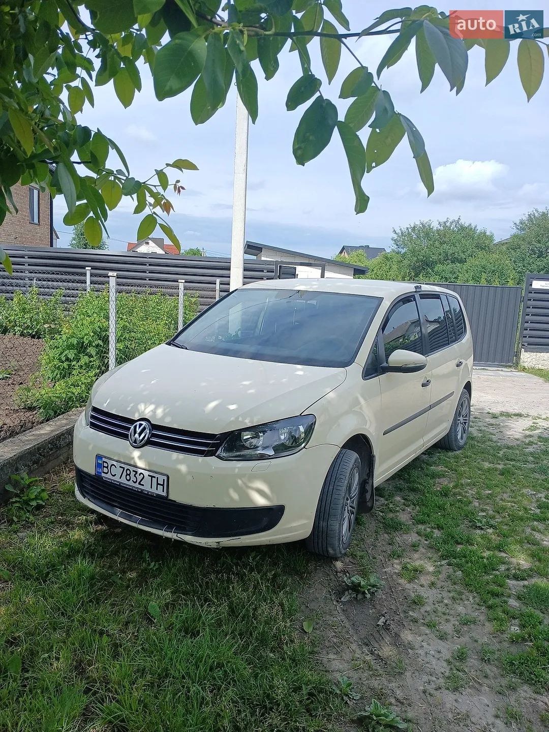 Volkswagen Touran, 2012