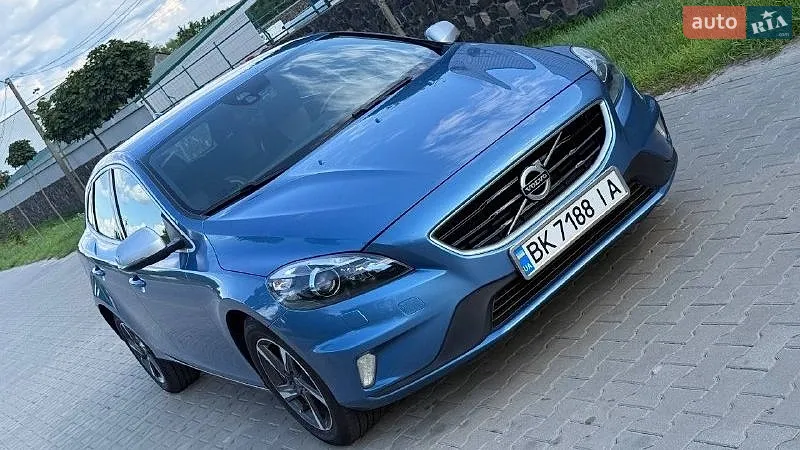 Volvo V40, 2015
