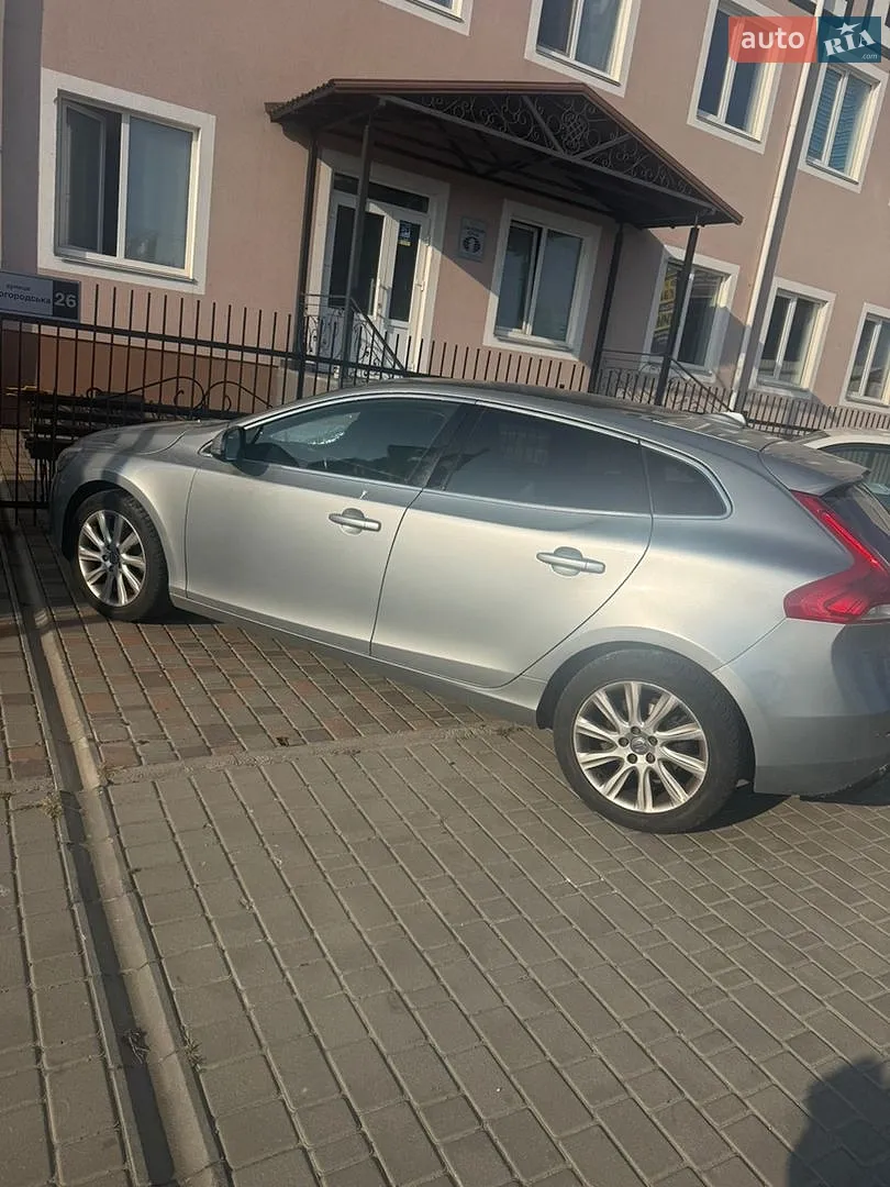 Volvo V40, 2013