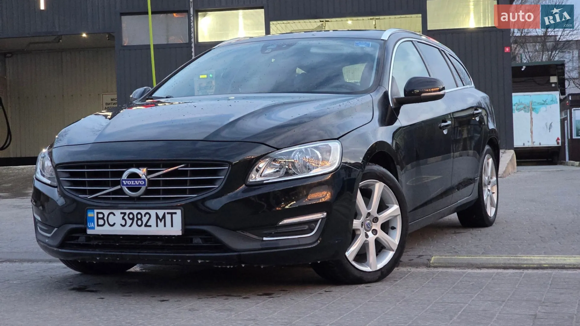 Volvo V60 2017 — 1