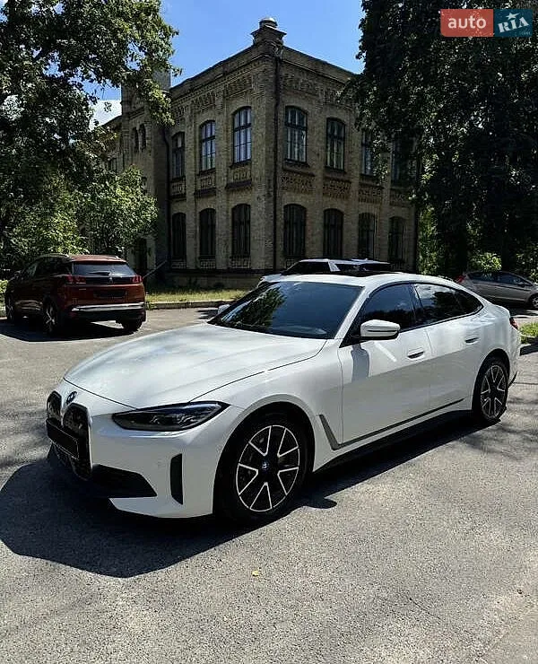 BMW i4, 2022