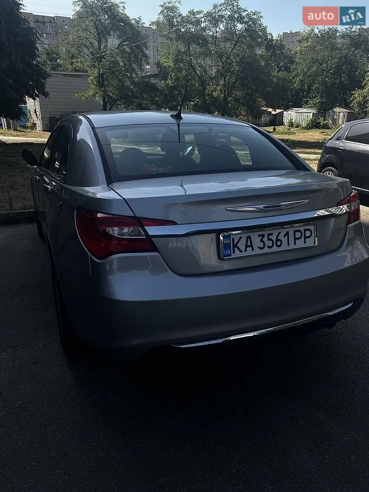 Chrysler 200, 2012