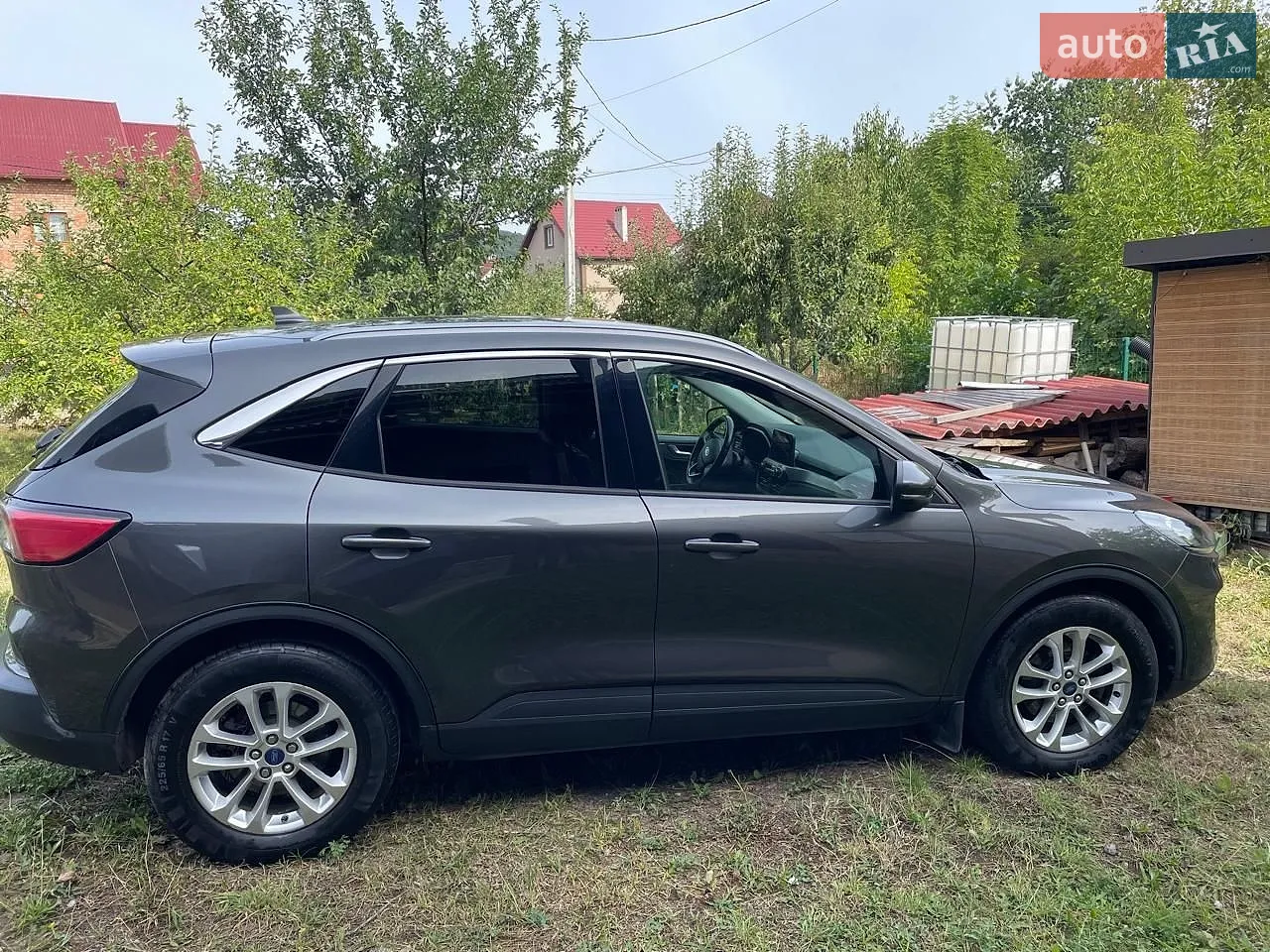 Ford Kuga, 2021