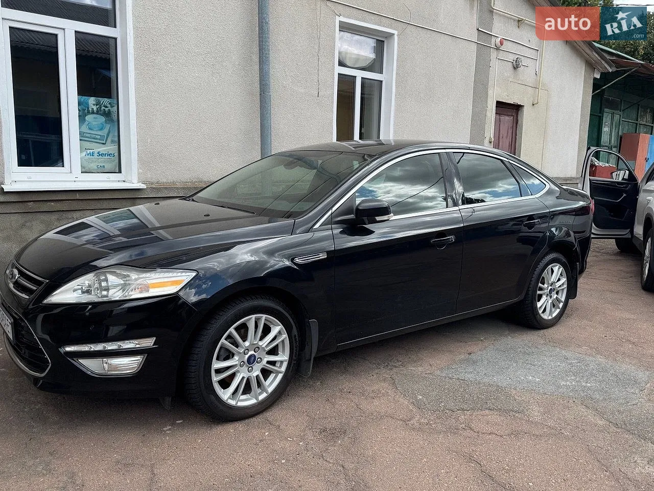 Ford Mondeo 2011 — 1