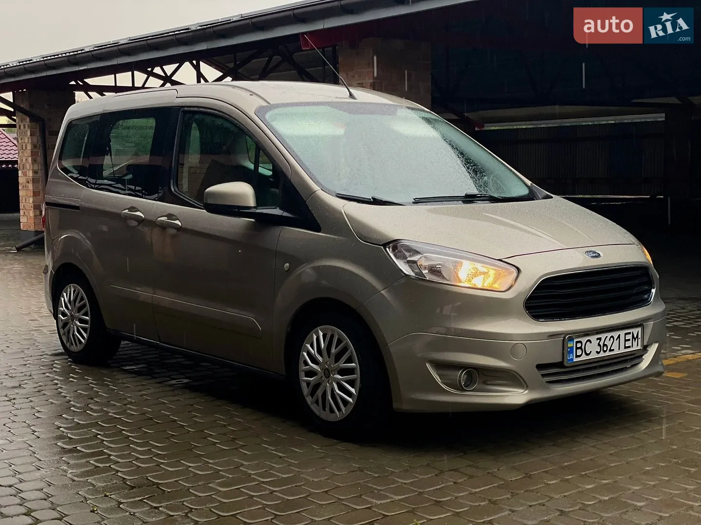 Ford Tourneo Courier, 2015