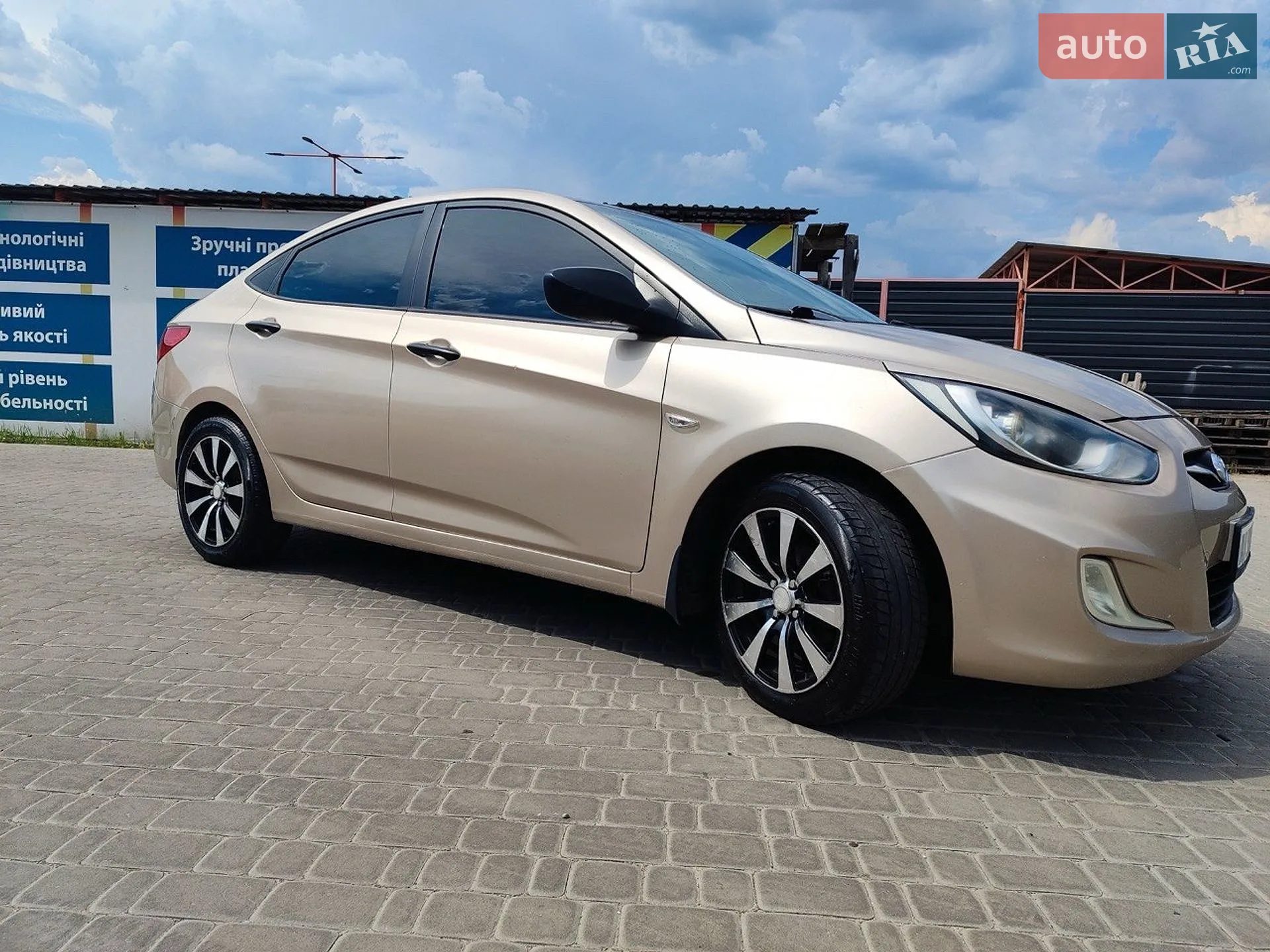Hyundai Accent, 2011