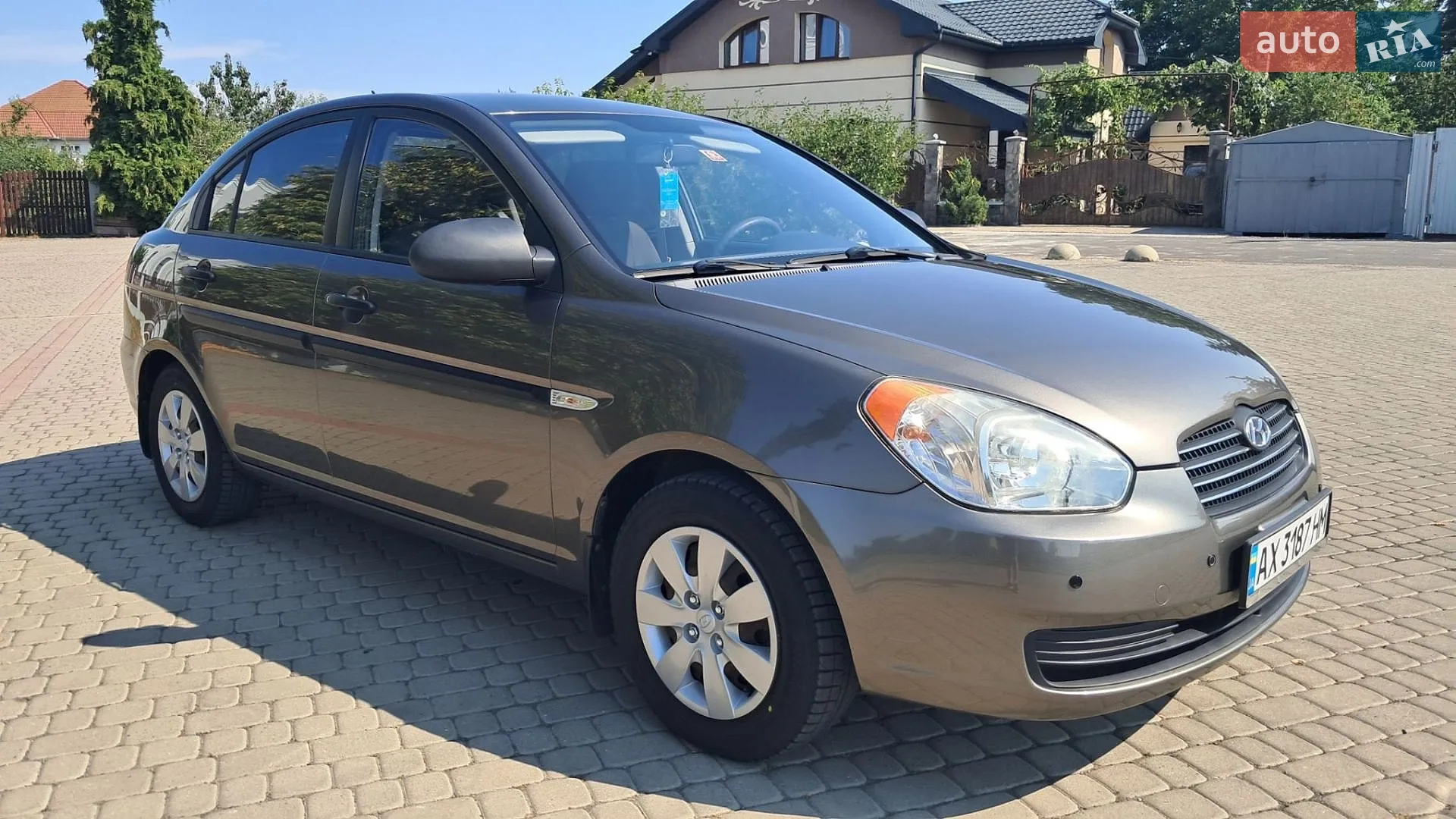 Hyundai Accent 2010 — 1